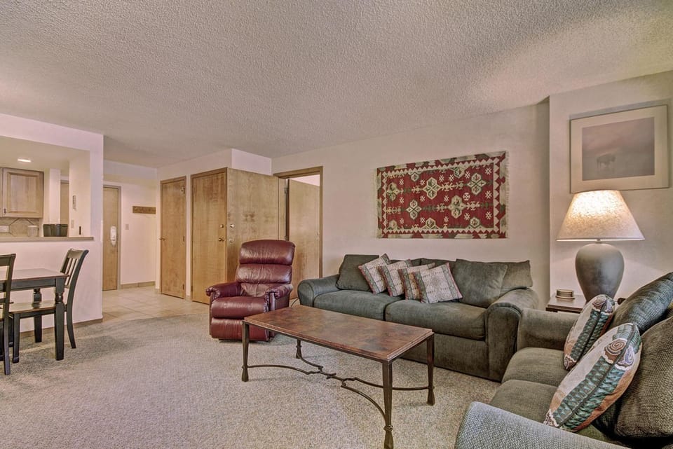 VS643 Village Square Apartment in Summit County