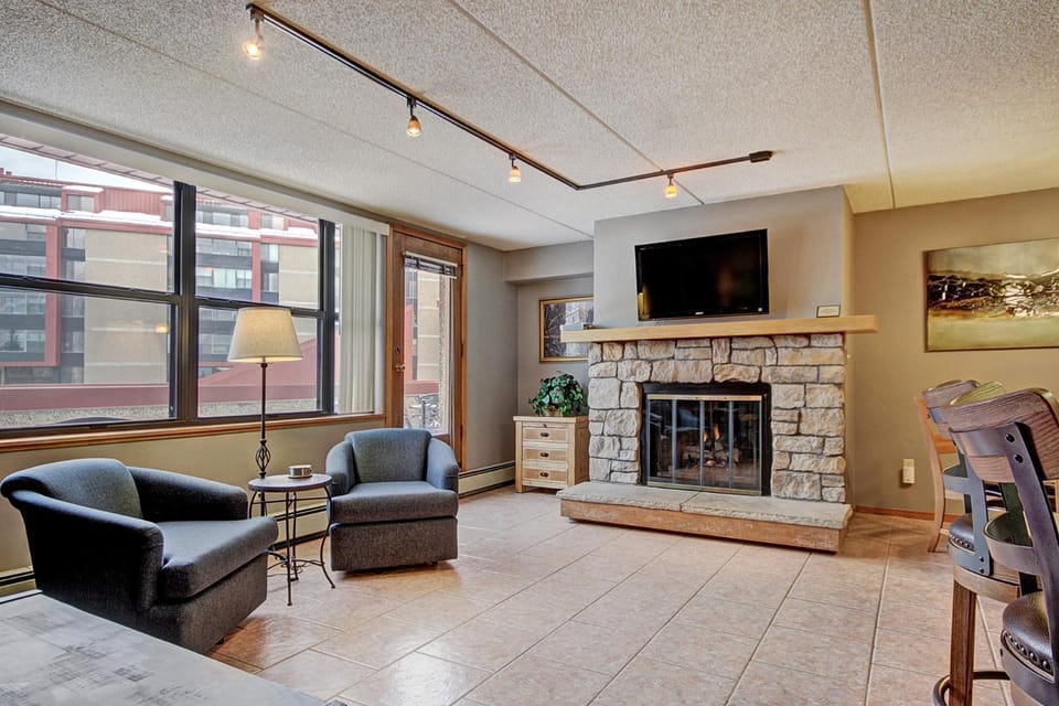 VS367 Village Square Pet Friendly 1BR 1BA Apartment in Summit County