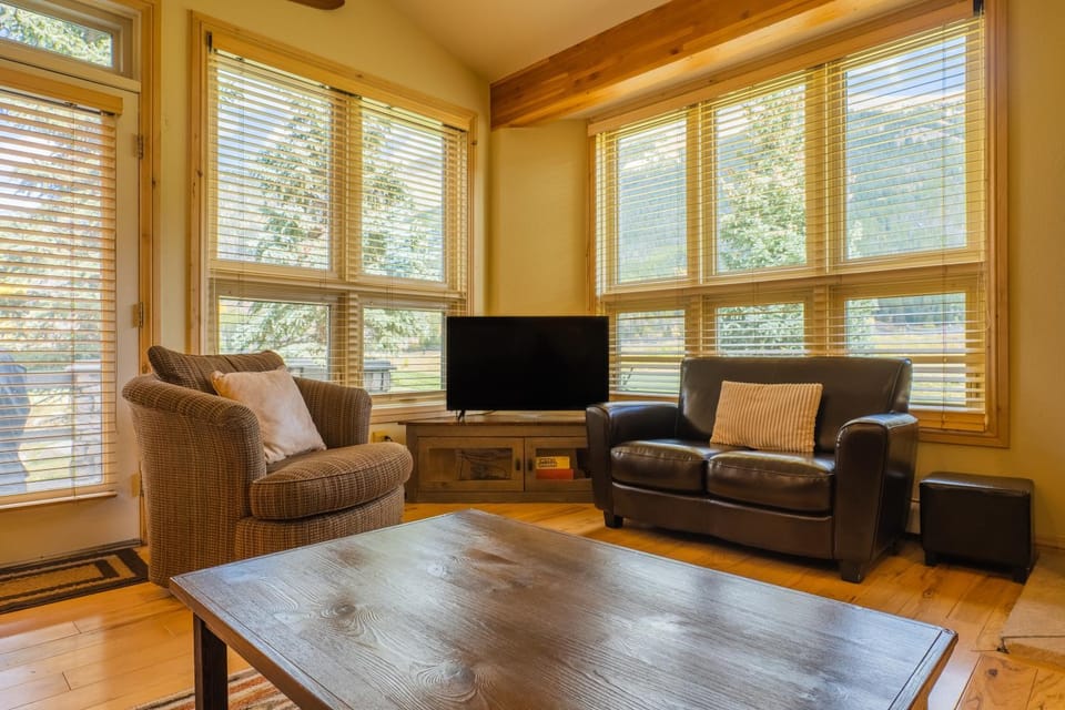 Woods24 Townhome Pet Friendly Apartment in Summit County