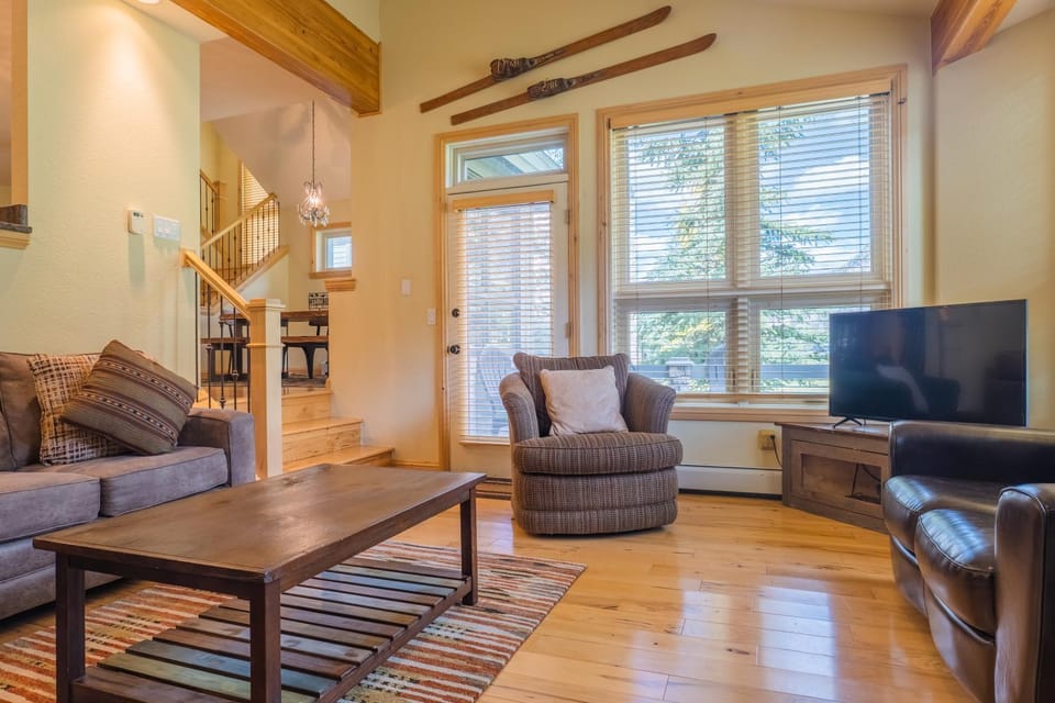 Woods24 Townhome Pet Friendly Apartment in Summit County