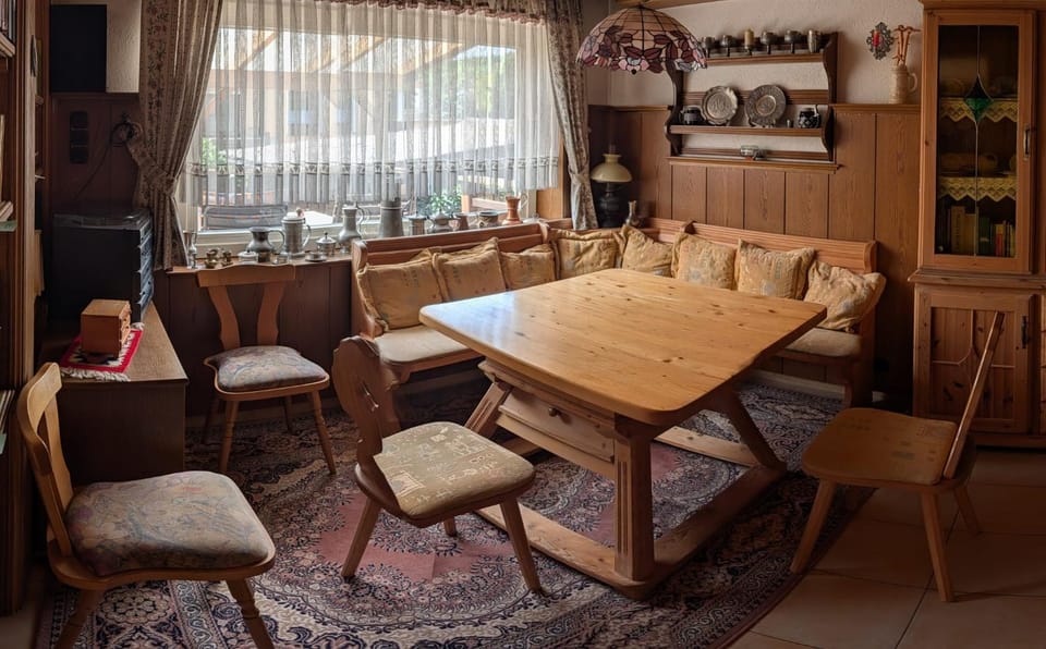 Seating area, Dining area