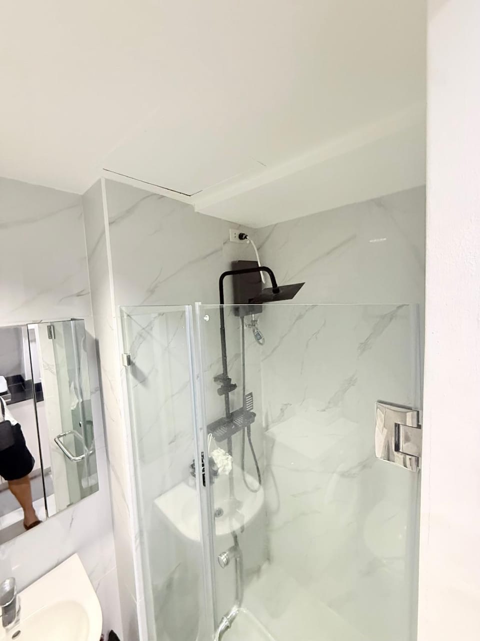 Shower, Bathroom, dishwasher