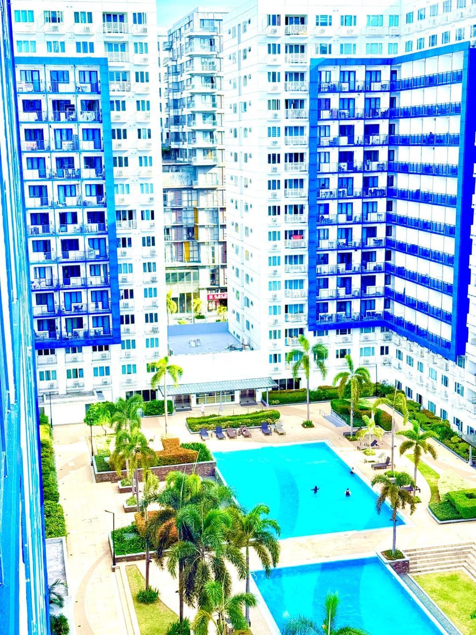 Property building, Day, Pool view, Swimming pool