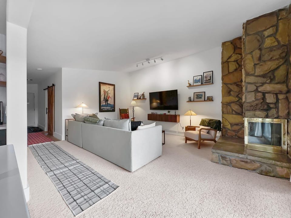 A304 Lake Cliffe Apartment in Dillon