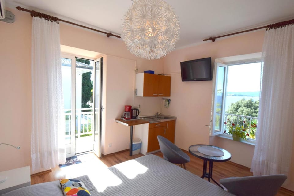 Kitchen or kitchenette, Living room