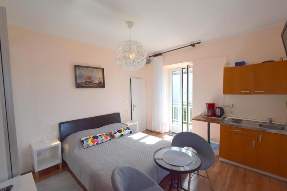Kitchen or kitchenette, Photo of the whole room