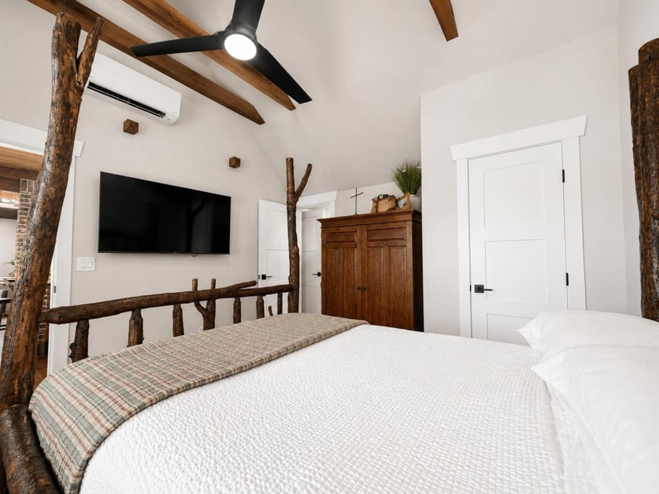 Bed, TV and multimedia, Bedroom, furniture, wardrobe, air conditioner