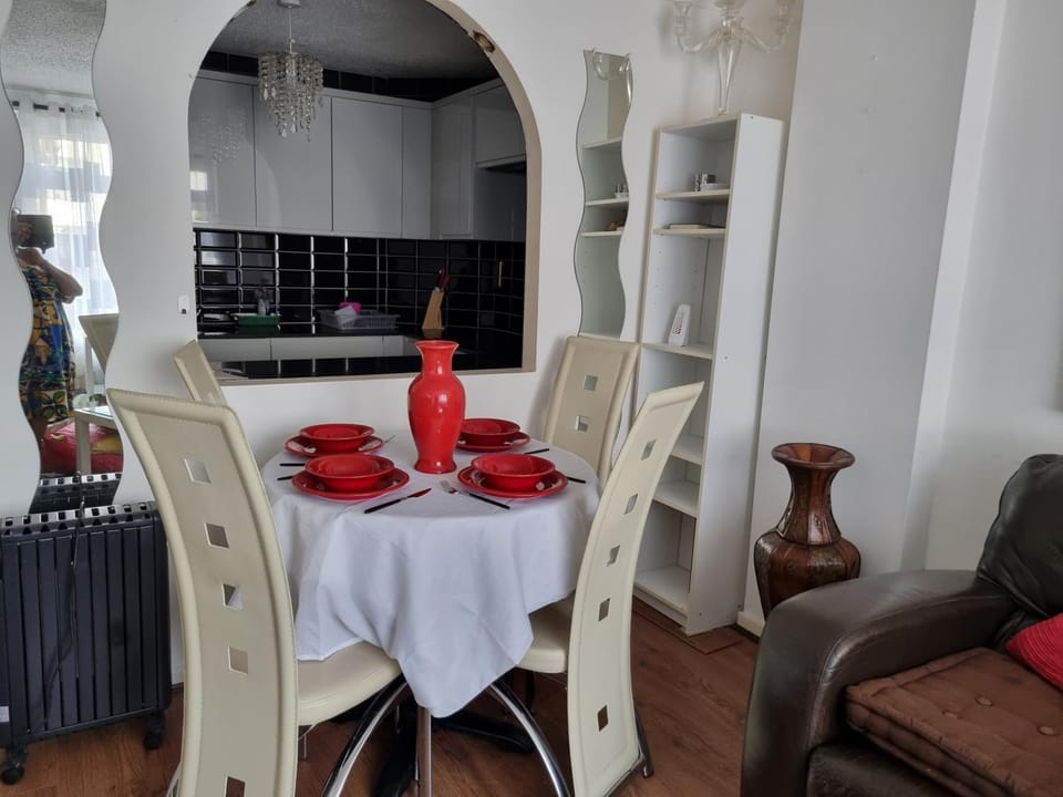 Ground Floor Flat Free Parking near Tube Station Apartment in Edgware