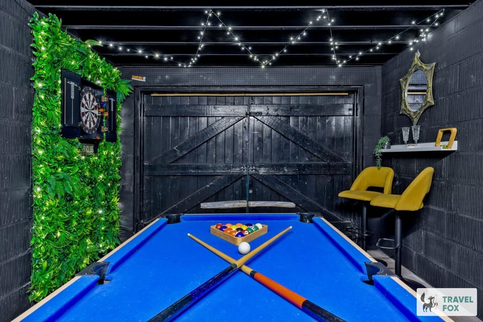 Billiard, Game Room