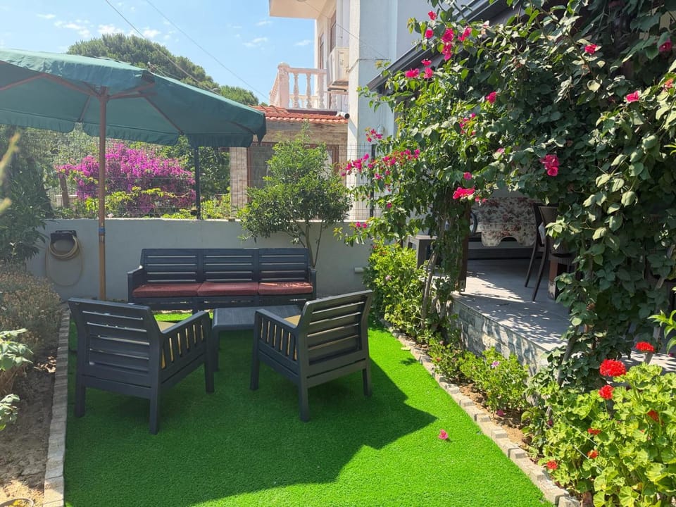 Day, Garden, Seating area, Garden view