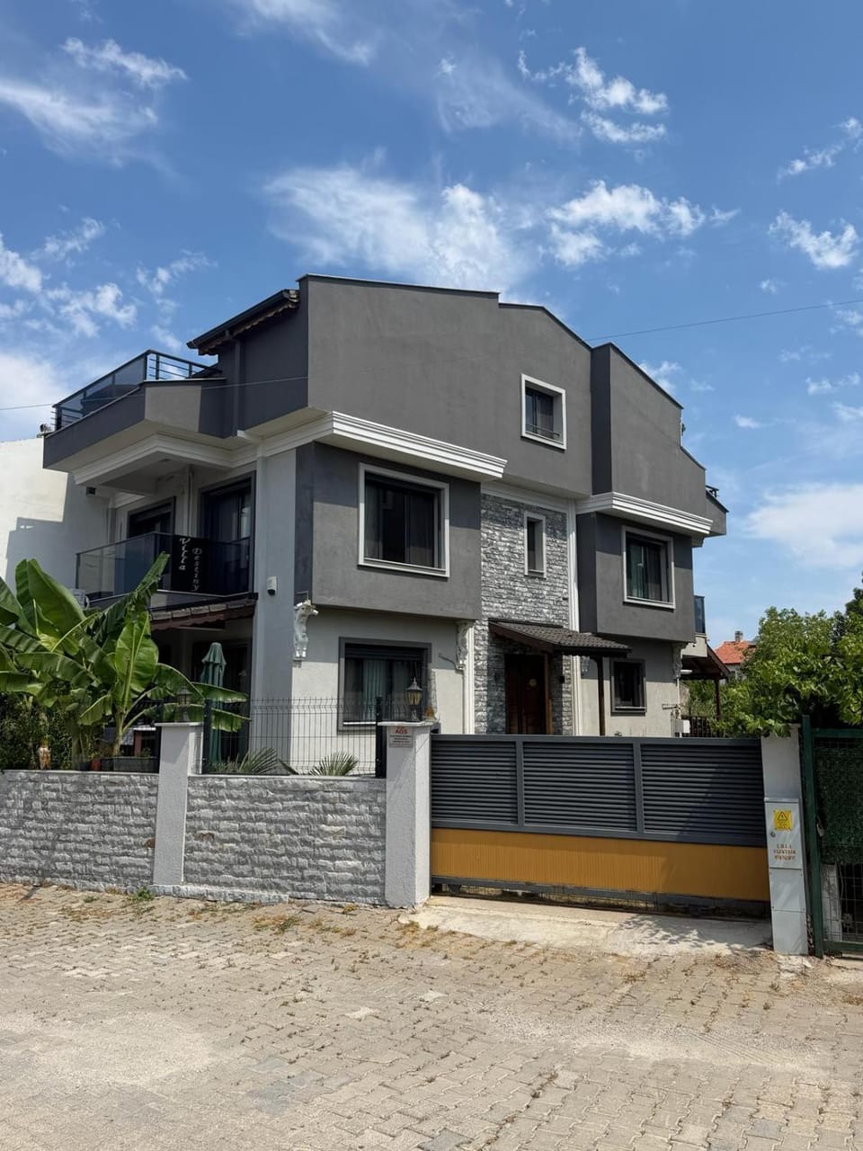 Property building, Day