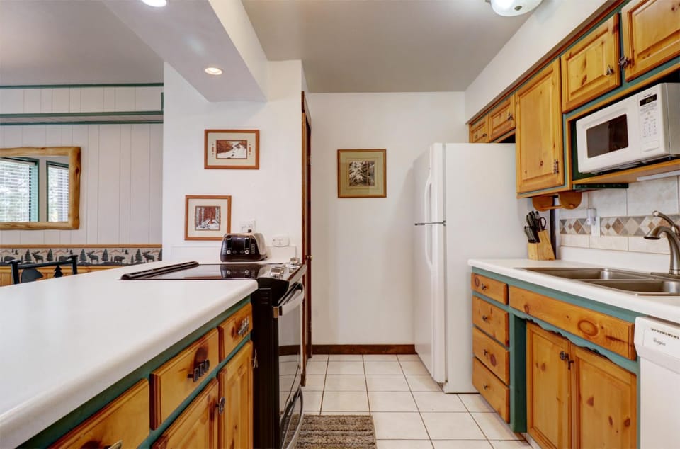 A106 Lake Cliffe Apartment in Dillon