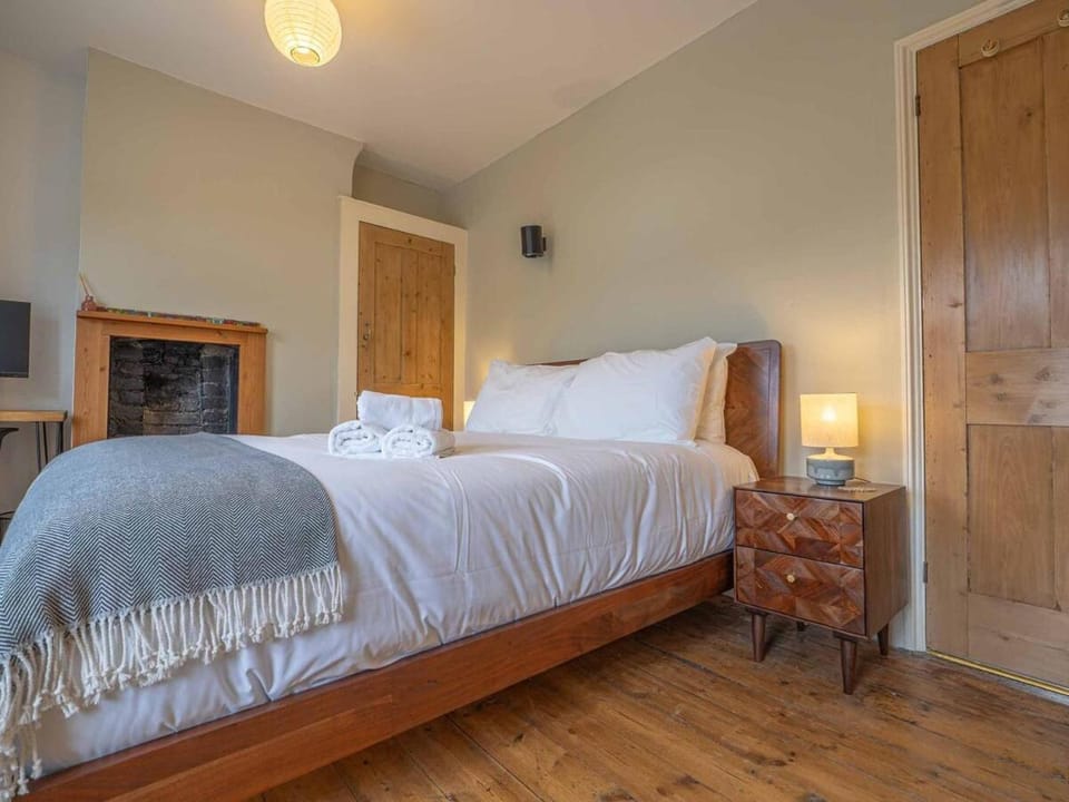 Ursulas Hideaway in Deal - Driveway Parking, Secure Garden, Pets Welcome House in Dover District