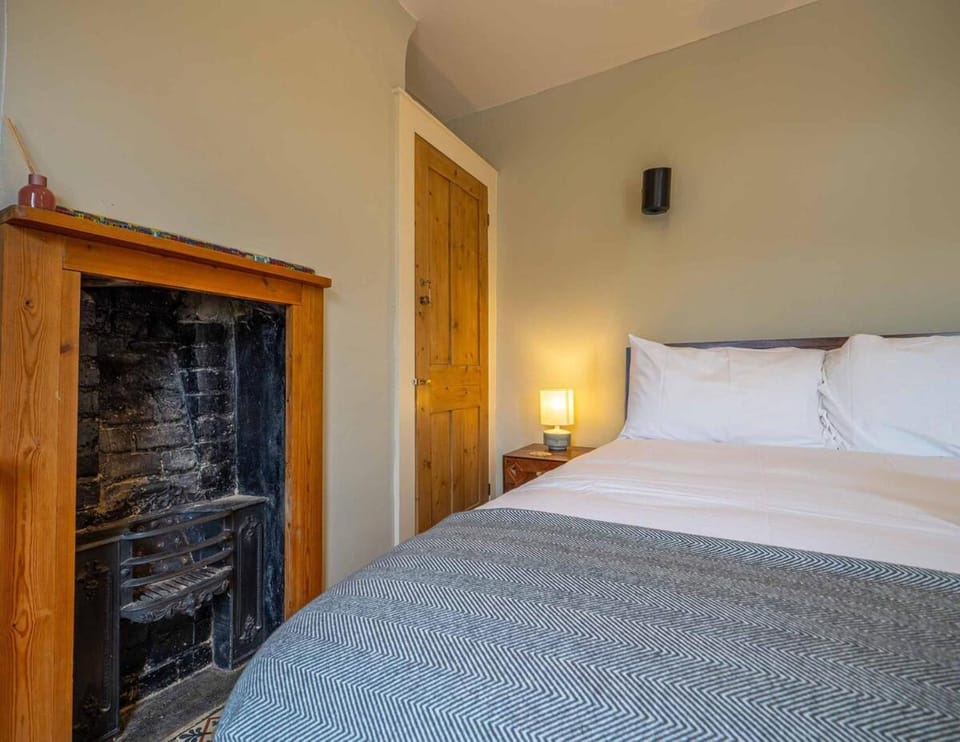 Ursulas Hideaway in Deal - Driveway Parking, Secure Garden, Pets Welcome House in Dover District