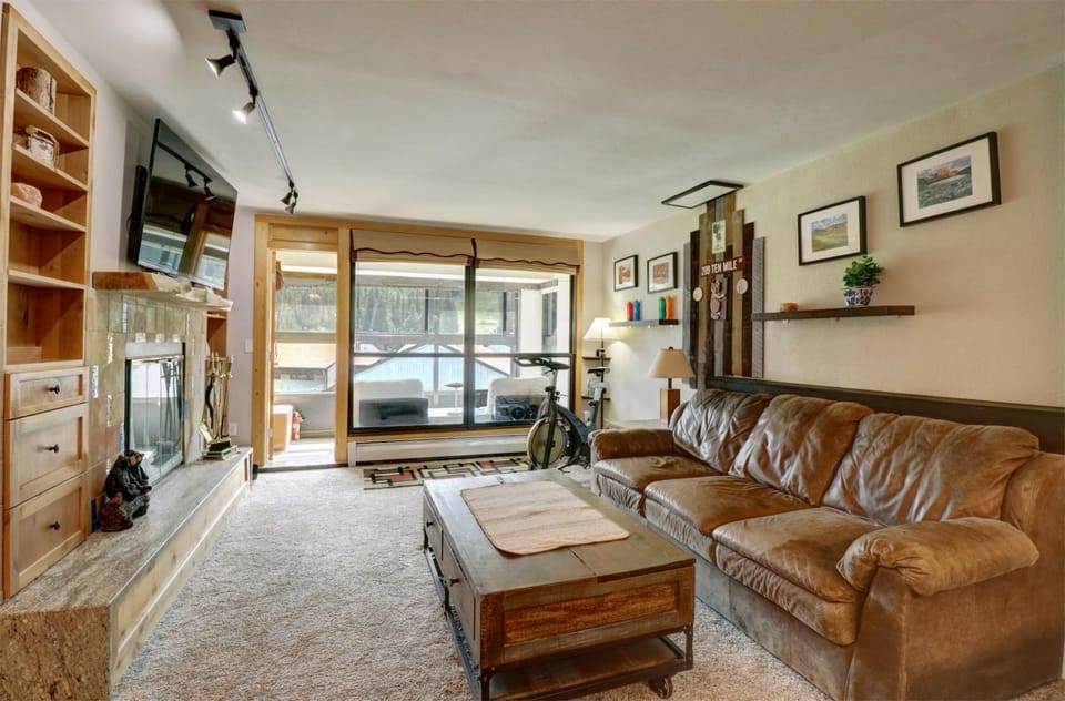 MP615 Mountain Plaza Center Village Condo 2BR 3BA Hot Tub Apartment in Summit County