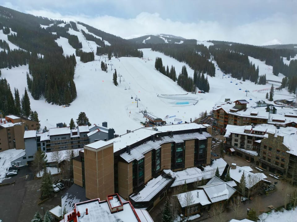 MP615 Mountain Plaza Center Village Condo 2BR 3BA Hot Tub Apartment in Summit County