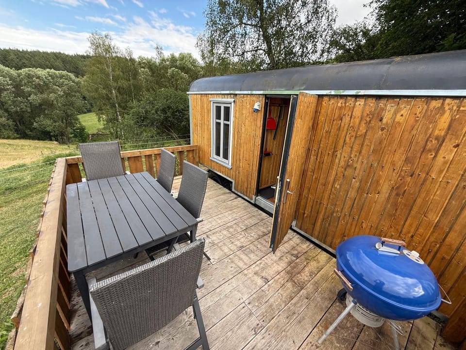 Netradiční ubytování v maringotce mezi pastvinami Luxury tent in South Bohemian Region
