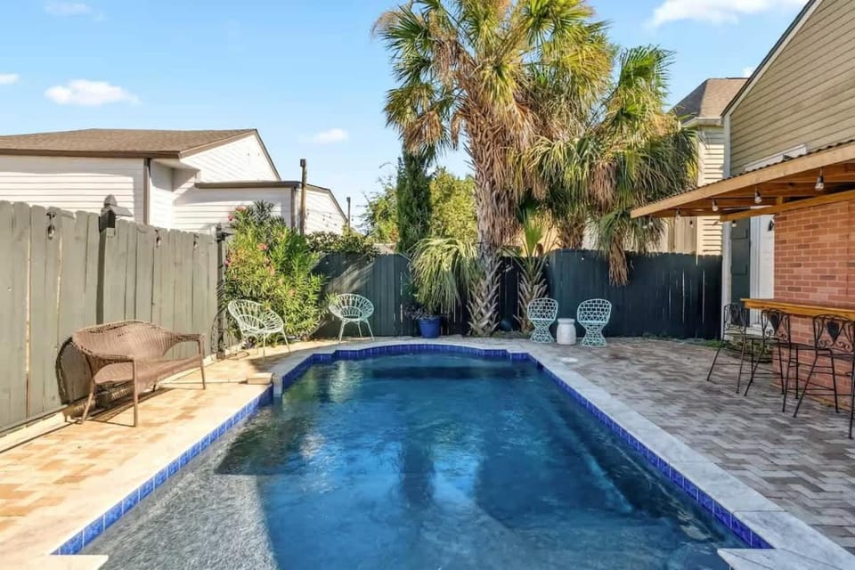 Relaxing Bohemian Villa w Heated Pool 5br 4ba Villa in Warehouse District