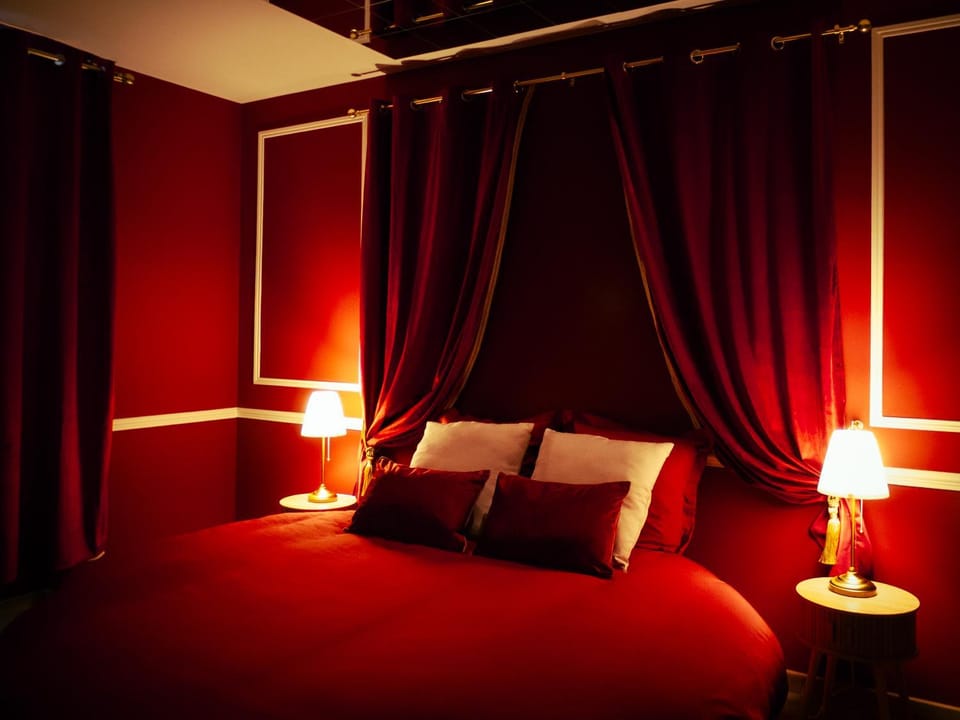 Bed, Photo of the whole room, Bedroom