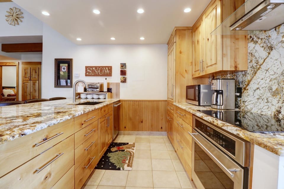 PG305 Peregrine Apartment in Summit County
