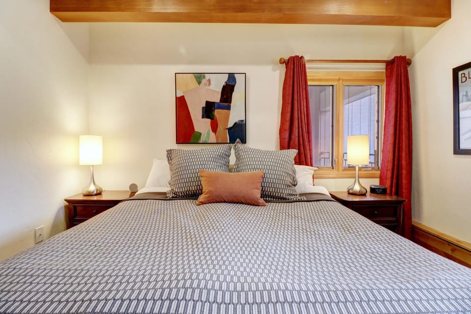 PG305 Peregrine Apartment in Summit County