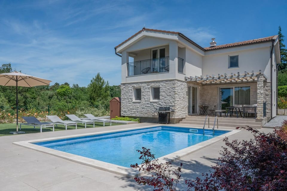 Property building, Day, Garden, Garden view, Pool view, Swimming pool, sunbed