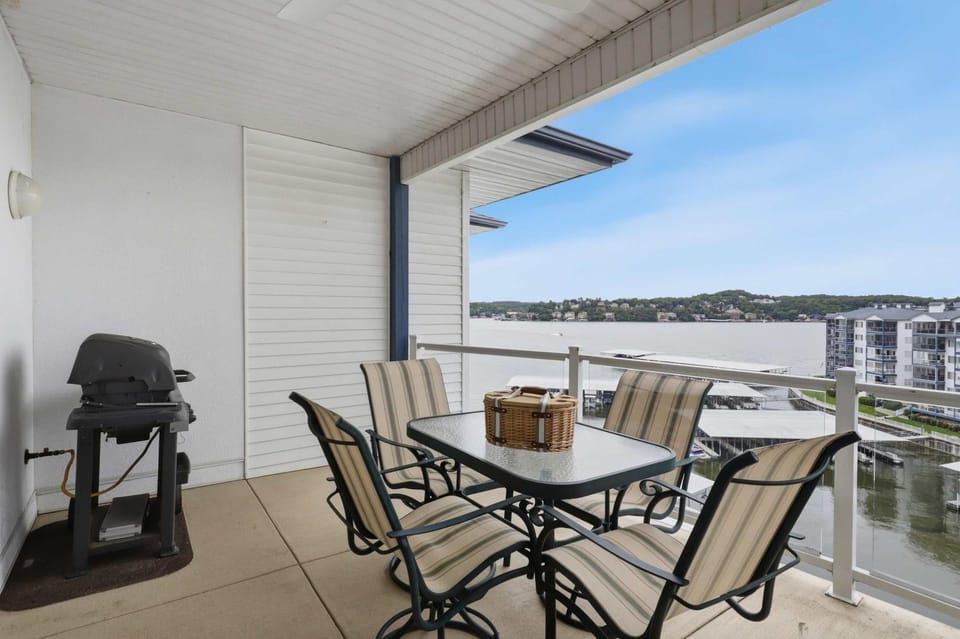 Boat Slip TopFloorLakeView Seasonal Pool Hot Tub House in Lake of the Ozarks