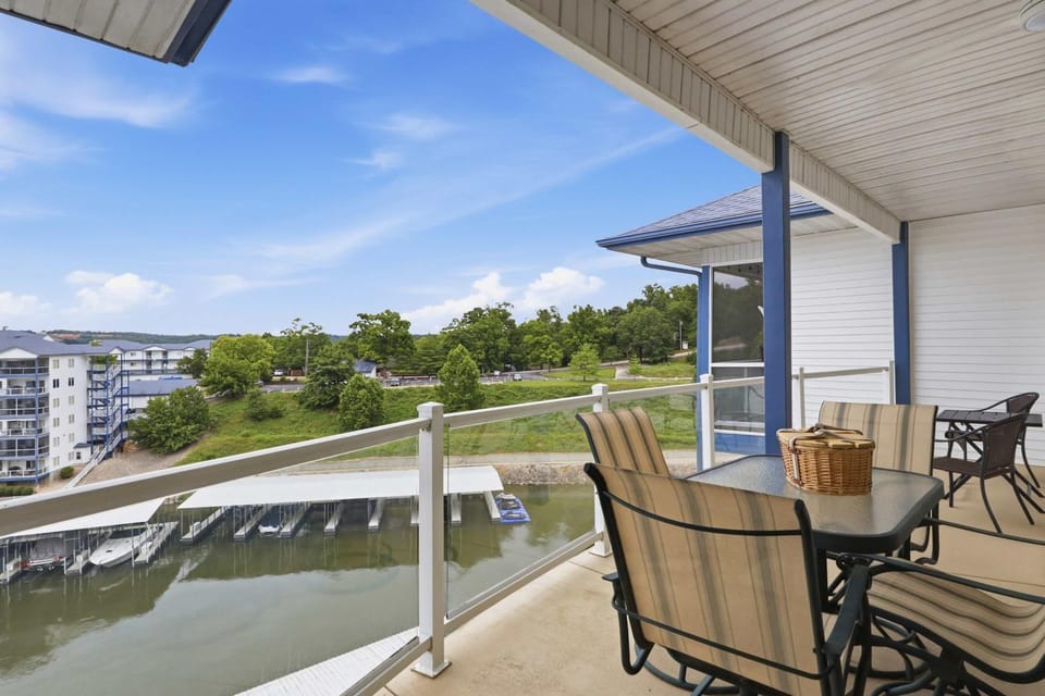 Boat Slip TopFloorLakeView Seasonal Pool Hot Tub House in Lake of the Ozarks