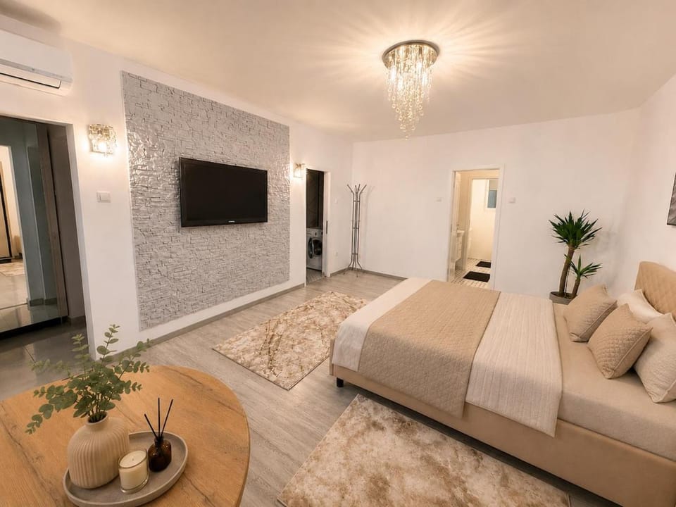 Elegant Beige Studio - Cozy City Stay Apartment in Bucharest