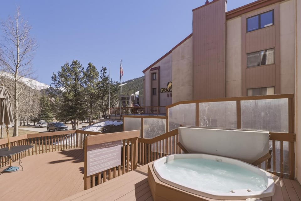Day, Winter, Hot Tub, Balcony/Terrace, Mountain view