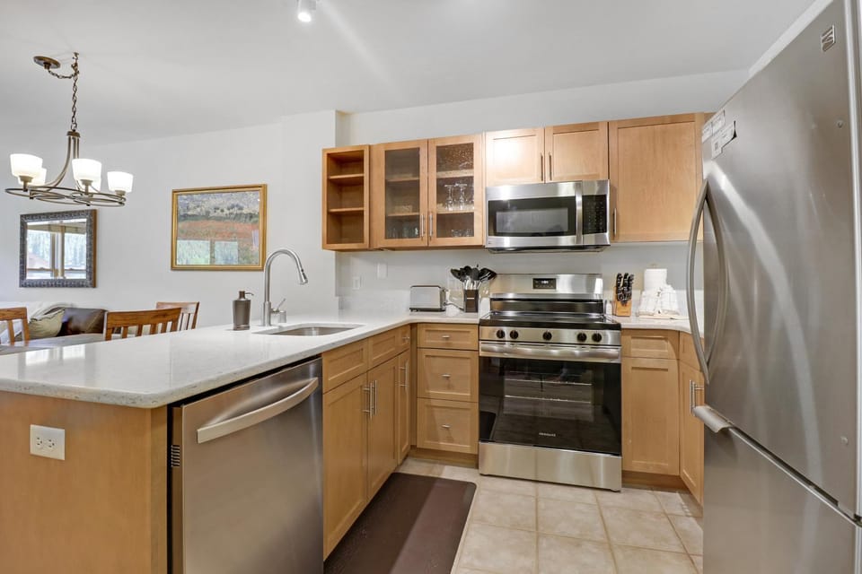 Day, Kitchen or kitchenette, dishwasher, furniture, microwave, oven, stove, kitchen