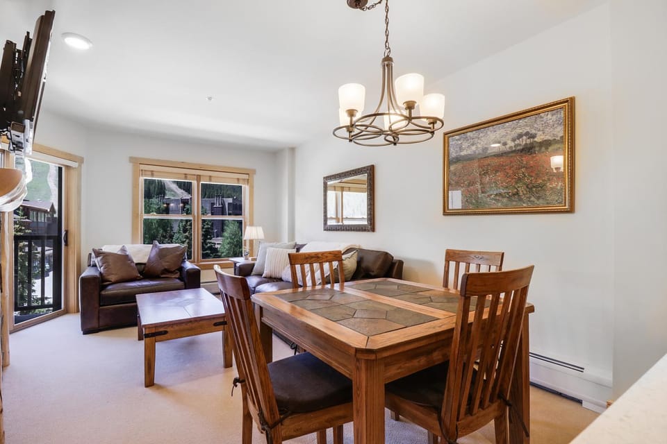 Day, Living room, Seating area, Dining area, furniture