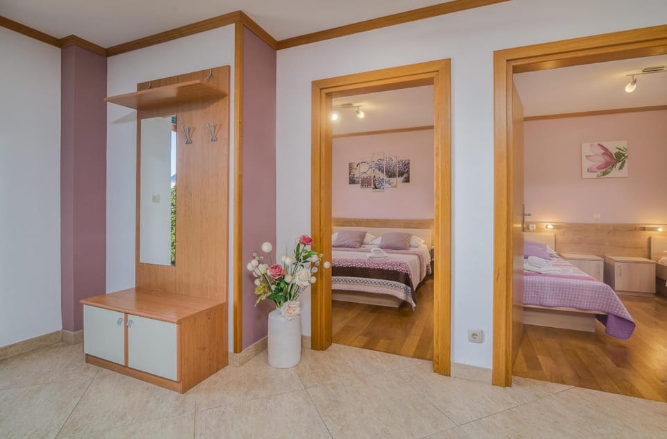 Bedroom, wardrobe