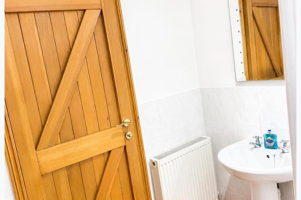 Bathroom, internet