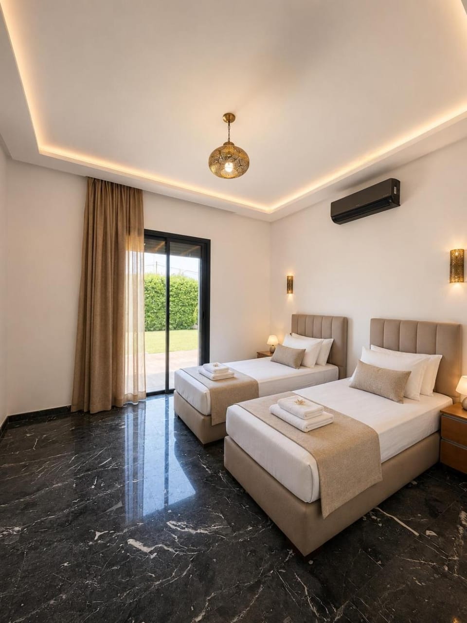 Seating area, Bedroom, air conditioner