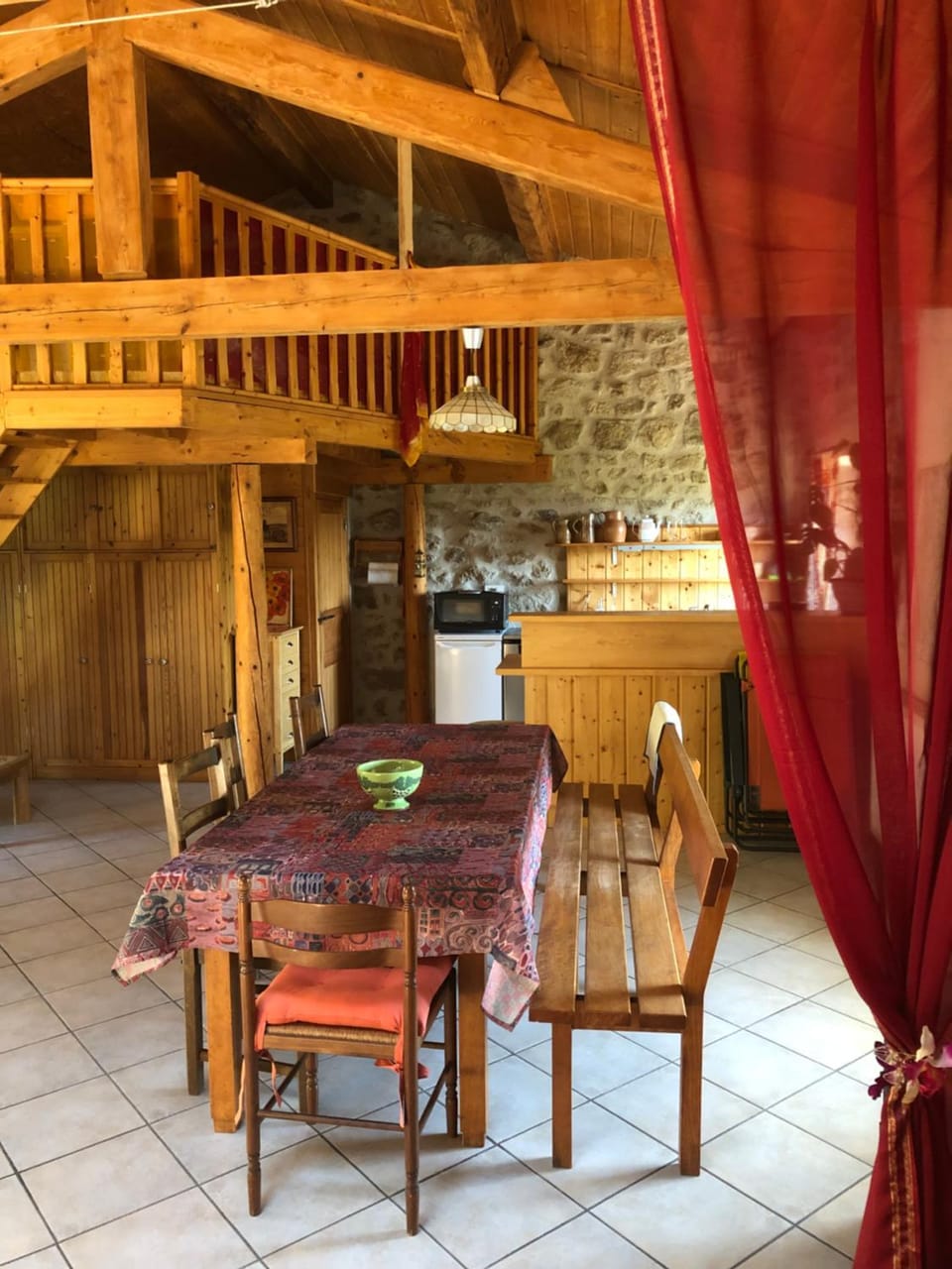 Kitchen or kitchenette, Dining area