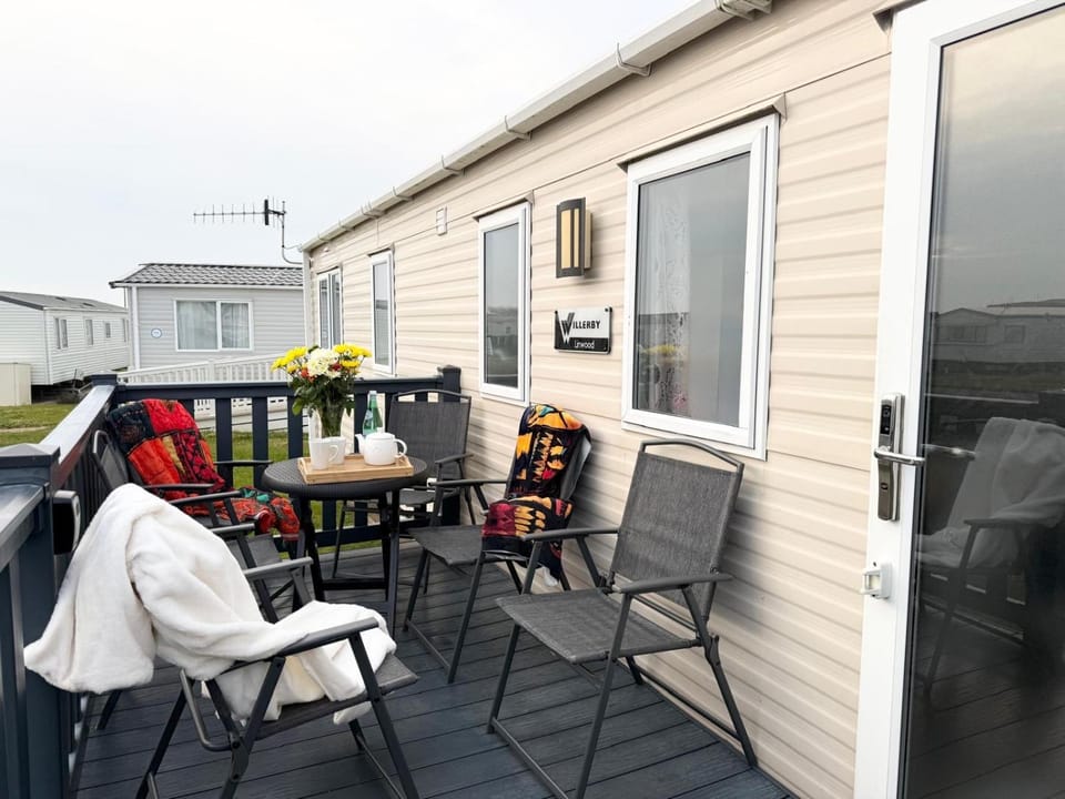 4 bed Caravan, 5 min from beach, Seal Bay West Sands Campground/ 
RV Resort in Selsey