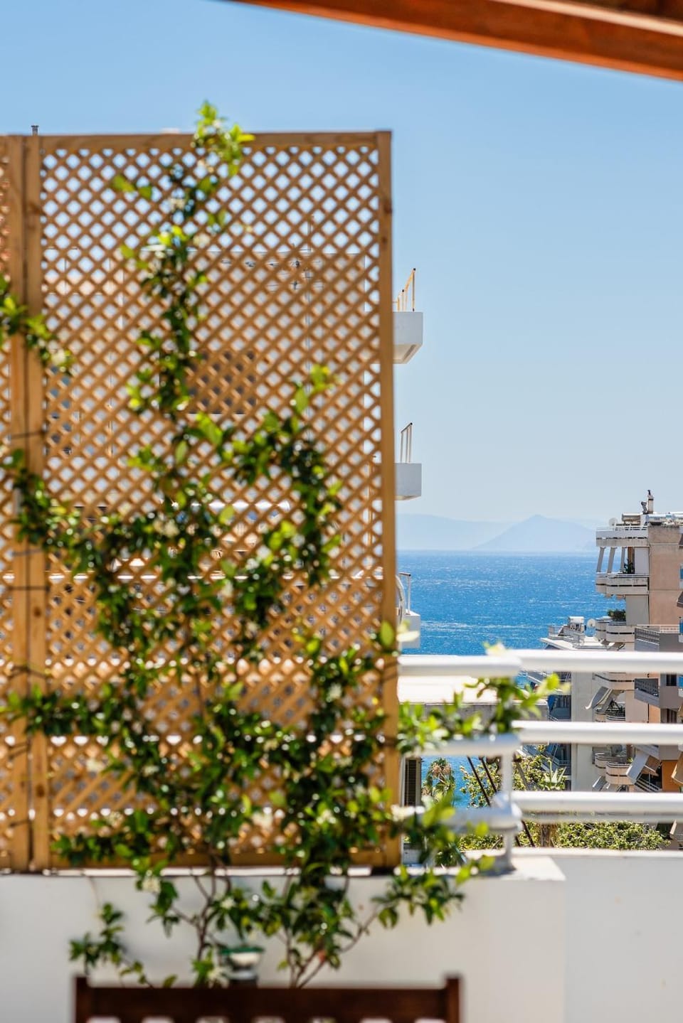 Sea & Acropolis View 3BR Penthouse Maisonette Apartment in Alimos