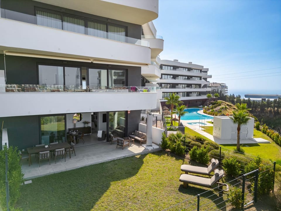 Property building, Day, Garden, Balcony/Terrace, Sea view, Swimming pool, sunbed