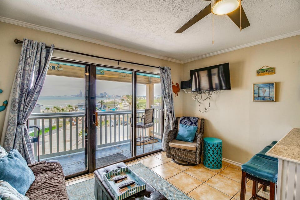 Beach View Balcony! Corpus Christi Condo w/ Pool House in Nueces County