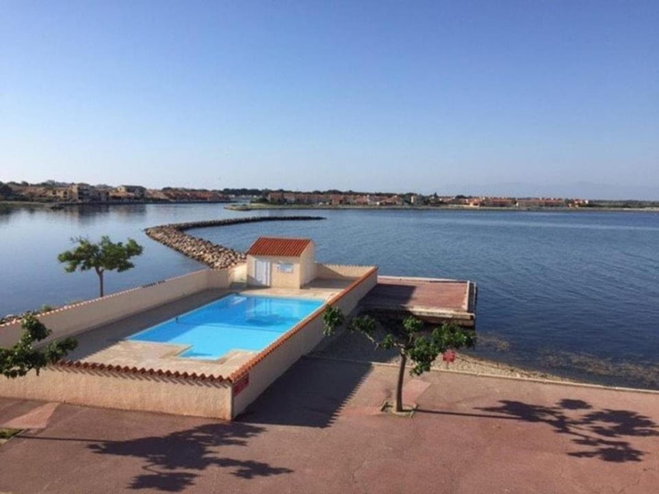 Studio traversant avec parking, vue lac - 4 pers. - FR-1-81-784 Apartment in Le Barcarès
