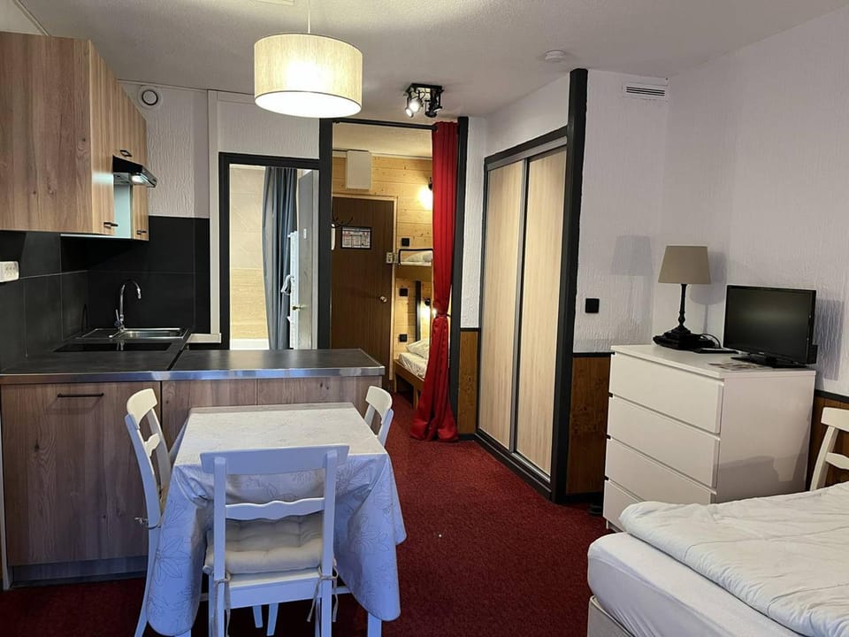 Studio charmant, terrasse vue montagne - 4 pers. - FR-1-234-359 Apartment in Cauterets