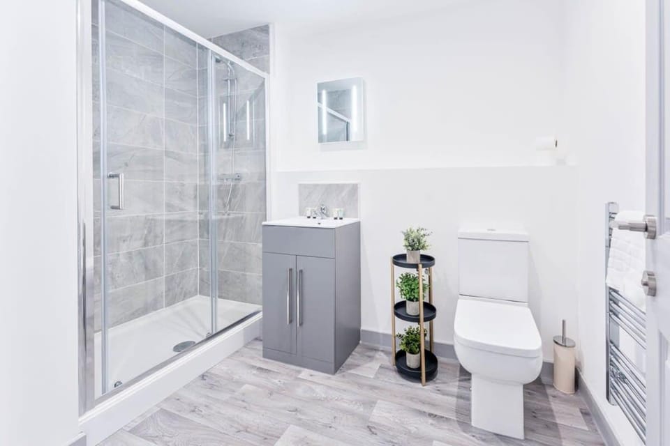 Chic 1BR Central Apartment Minutes to Station Apartment in Wolverhampton