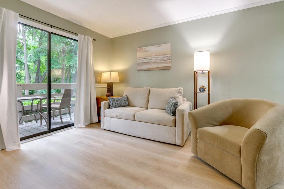 1 Mi to Beach! HHI Extended Escape w/ Balcony House in Hilton Head Island