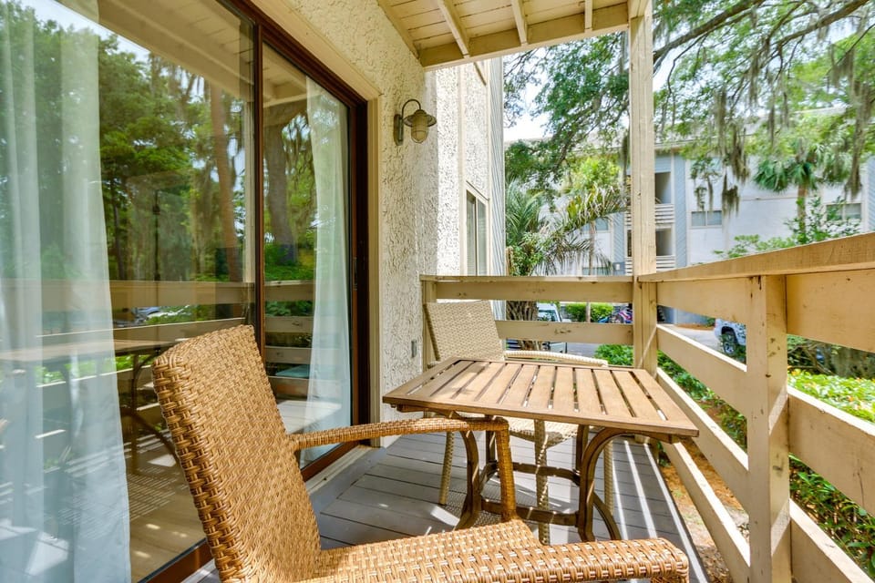 1 Mi to Beach! HHI Extended Escape w/ Balcony House in Hilton Head Island