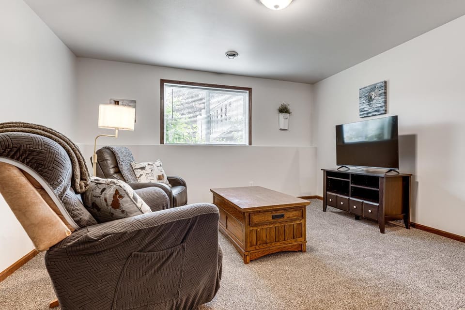 Walking Distance to Scheels Arena - West Fargo House in West Fargo