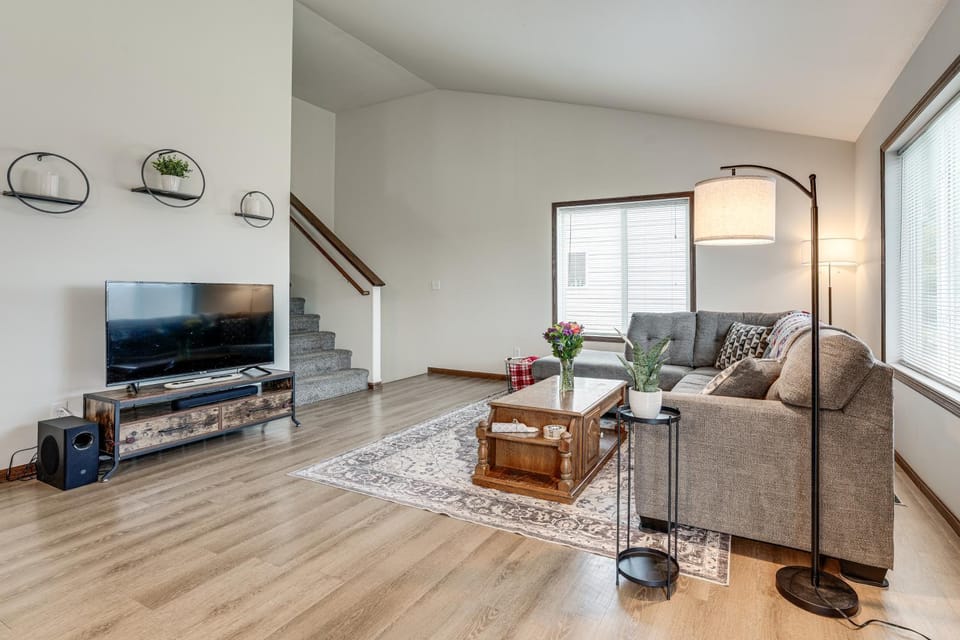 Walking Distance to Scheels Arena - West Fargo House in West Fargo