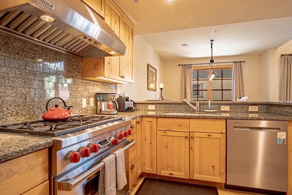 Kitchen or kitchenette, kitchen