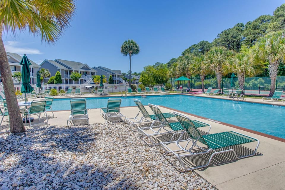 Golf Resort Stay in Sunset Beach: Pool, Balcony House in Sunset Beach