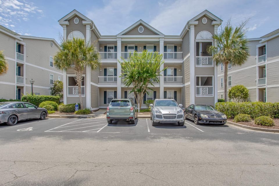 Golf Resort Stay in Sunset Beach: Pool, Balcony House in Sunset Beach
